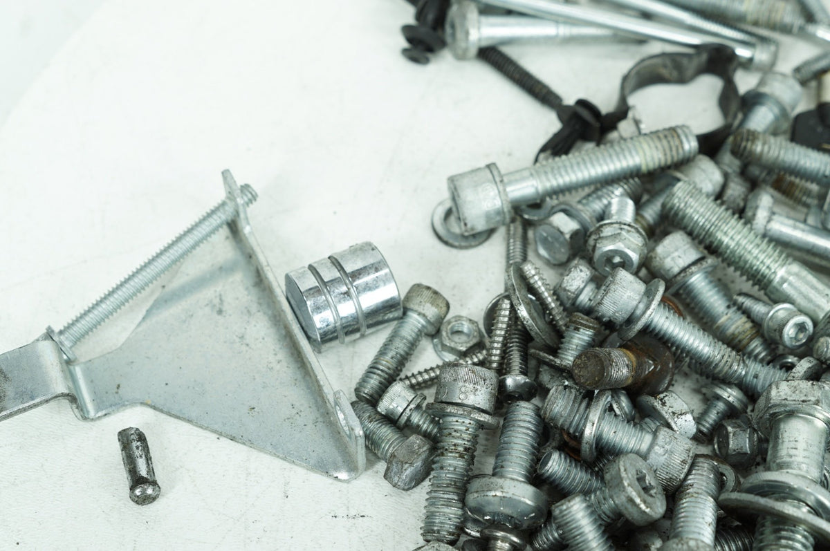 2014 Harley-Davidson Touring FLHTCU - Hardware Bolts Nuts & Brackets