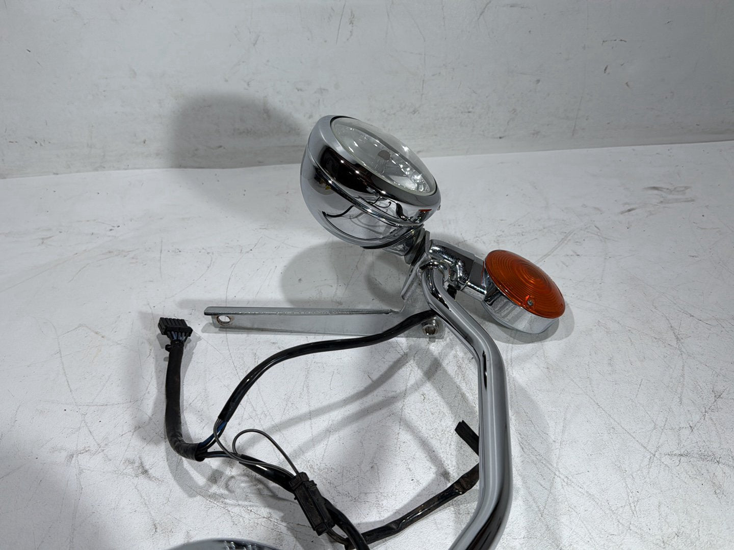 2011 Harley Heritage Softail Classic FLSTC OEM Front Turn Signal Indicators Aux Light Bar