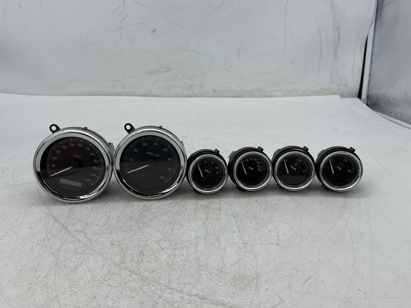 2005 Harley Electra Glide Touring Ultra FLHTCUI OEM Air Oil Volt Fuel Tacho Speedo Gauges