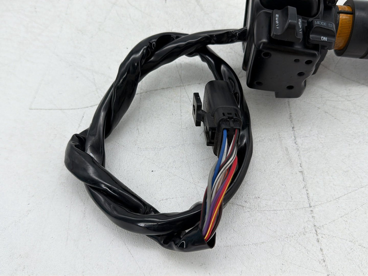 2011 Harley Electra Glide Touring OEM Right Engine Start Kill Switches Controls