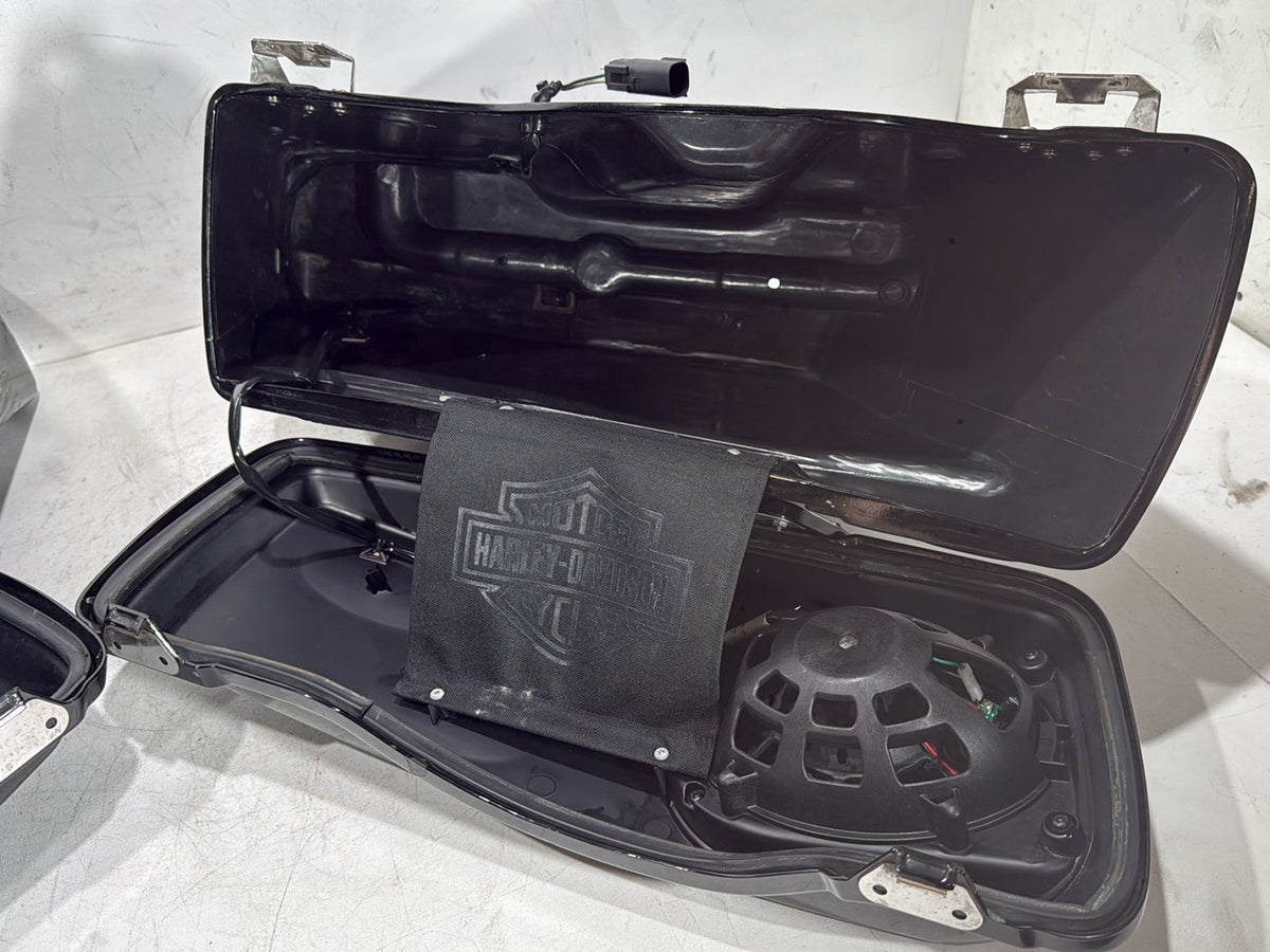 2010 Harley Street Glide Touring FLHX OEM Left Right Saddlebags Luggage NOKey