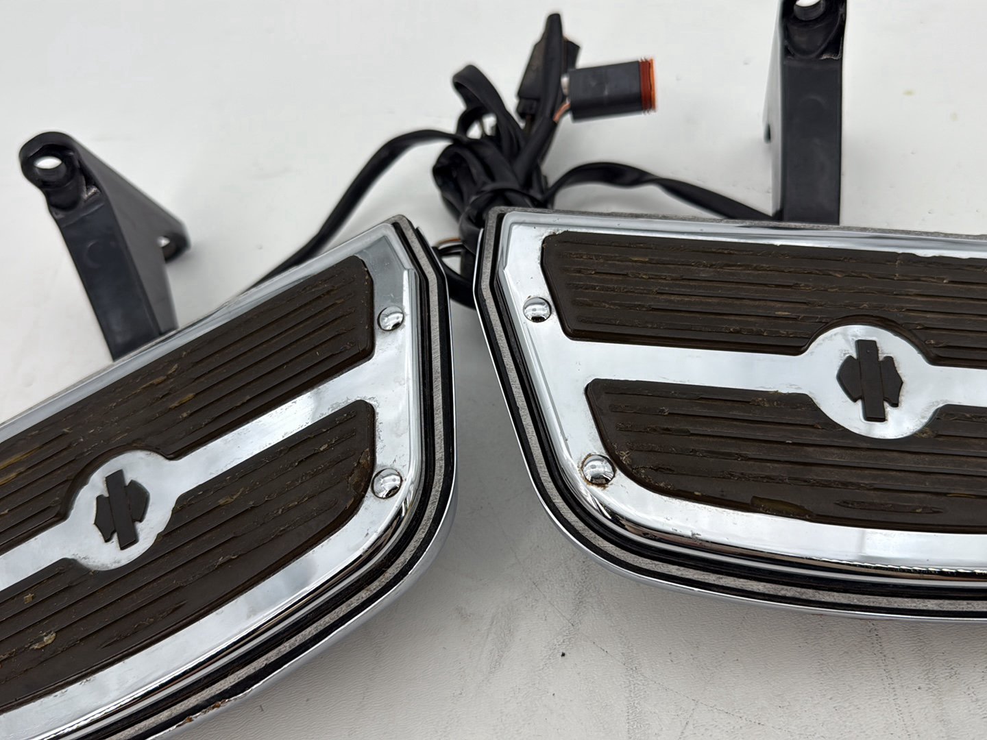 2011 Harley Road King Touring FLHRC Classic OEM Left & Right Passenger Floorboard Foot Rest