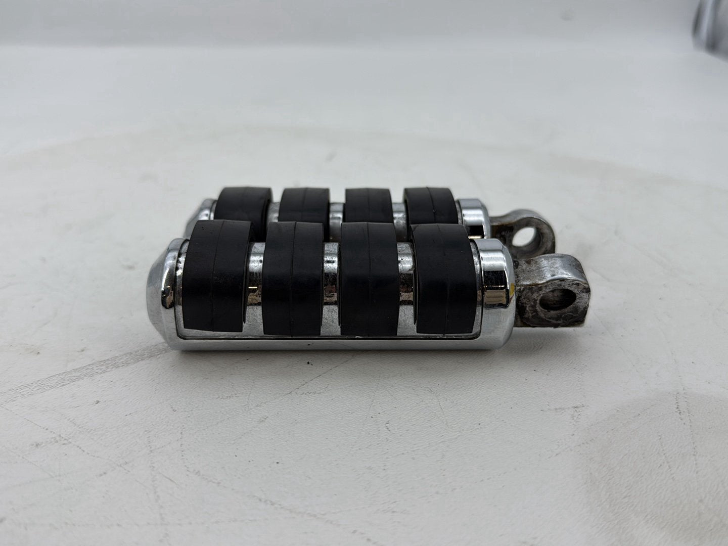 1999 - 2006 Harley-Davidson Softail Heritage Passenger Left & Right Foot Pegs Kuryakyn Small ISO-Pegs
