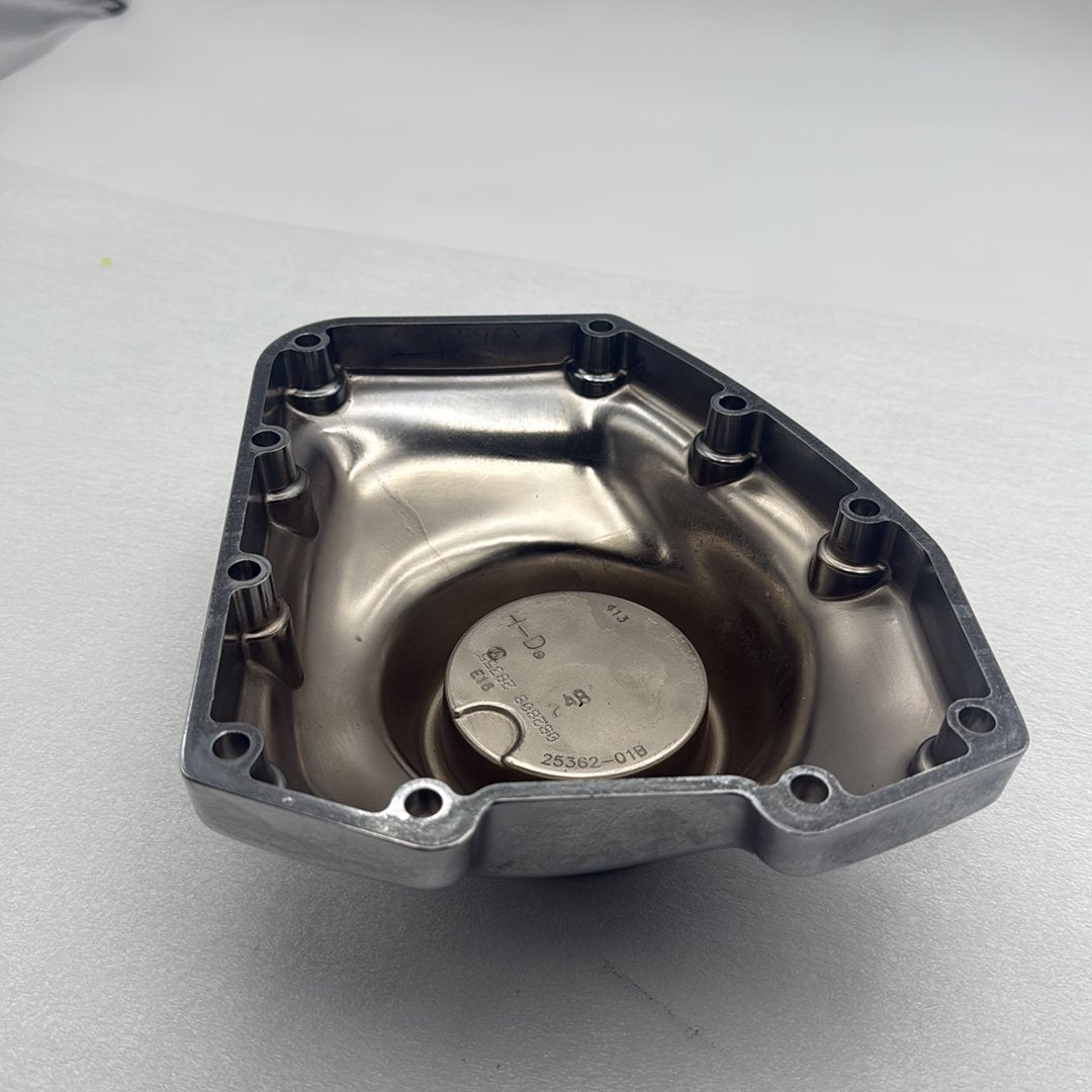2007 - 2012 Harley-Davidson Touring Street Glide Crankcase Shaft Engine Motor Cover 25362-01B