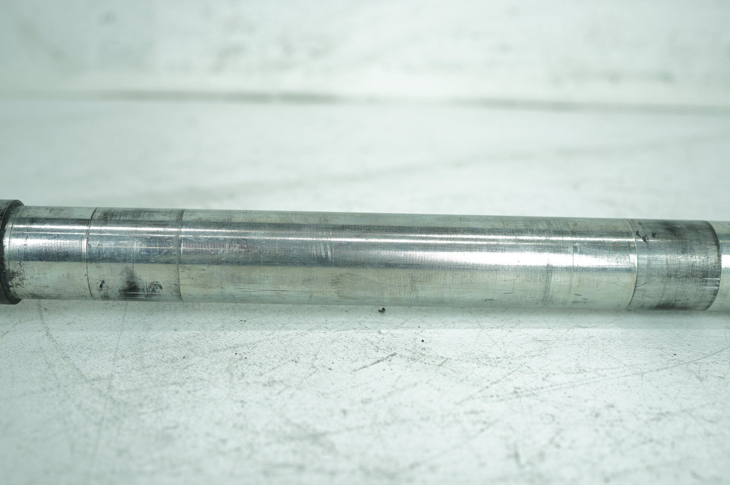 1999 - 2006 Harley-Davidson Touring Electra Glide Classic Front Wheel Axle Bolt Shaft 43364-00