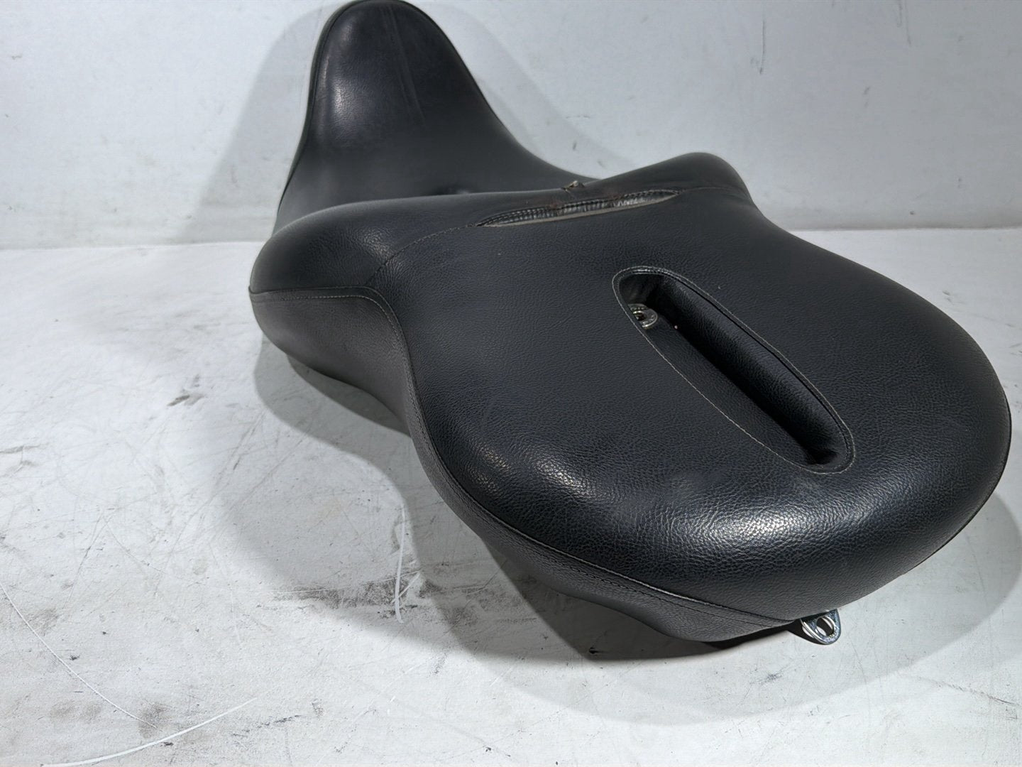 2014 Harley Electra Glide Touring Ultra OEM Passenger Rider Driver Seat Saddle