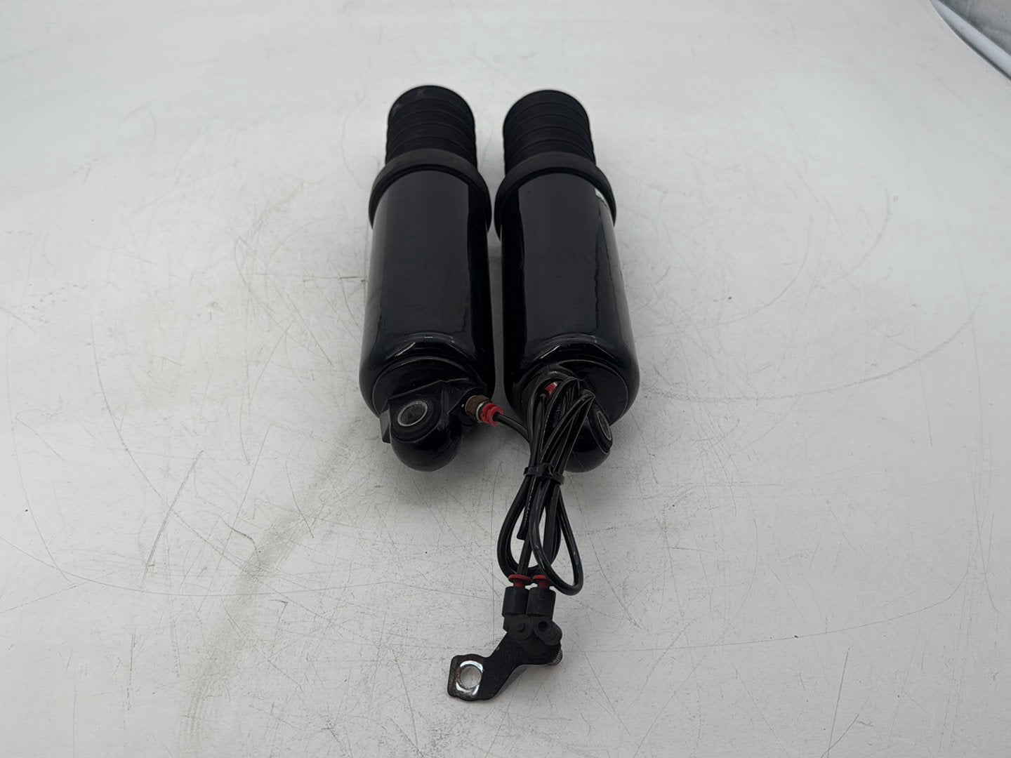 2007 Harley Touring FLHTCU Electra Glide Ultra OEM Rear Left Right Shock Absorbers