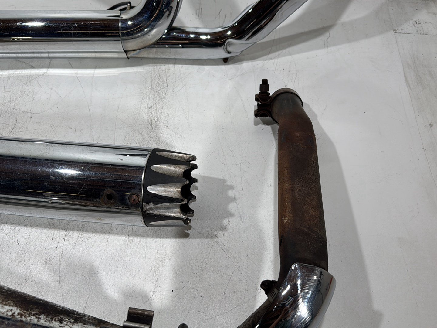 2011 Harley Electra Glide Ultra FLHTK Exhaust Header Pipes Muffler
