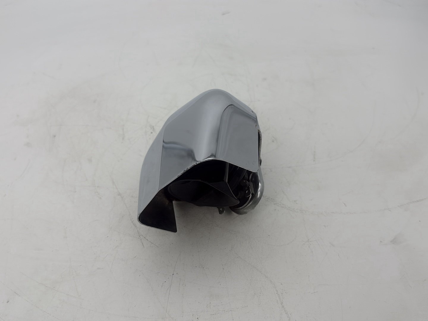 2005 Harley Touring FLHRCI Road King Classic OEM Horn Signal Klaxon Chrome Cover