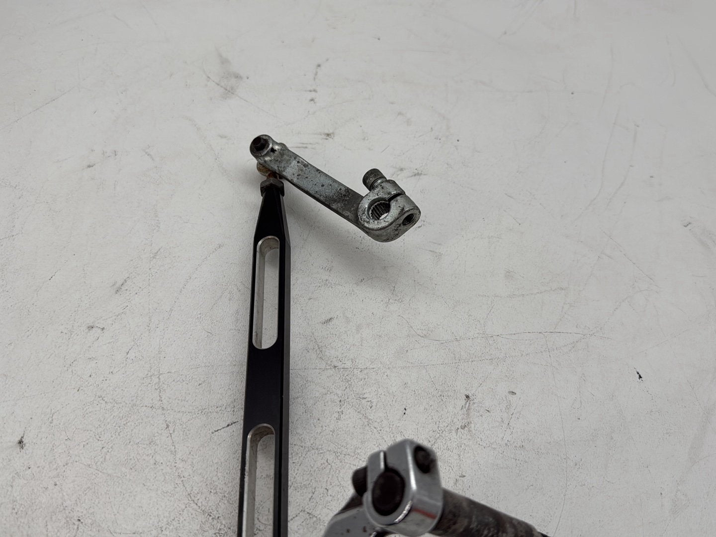 2006 Harley Touring FLHTCI Electra Glide Classic OEM Gear Shifter Lever w/ Rod linkage