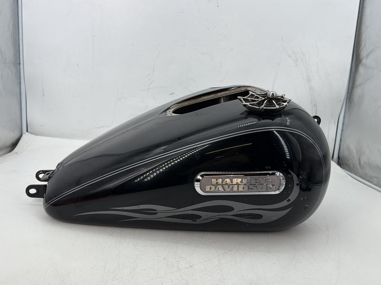 2006 Harley Dyna FXDWGI Wide Glide OEM Fuel Gas Tank Gasoline Reservoir
