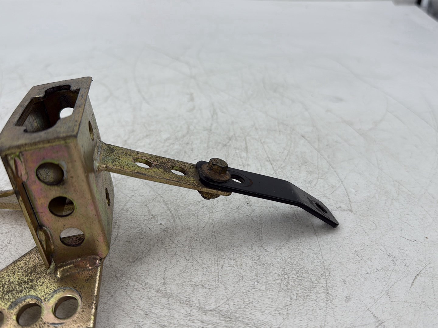 2005 Harley Electra Glide Touring Ultra FLHTCUI OEM Driver Rider Backrest Bracket Mount 52589-09A