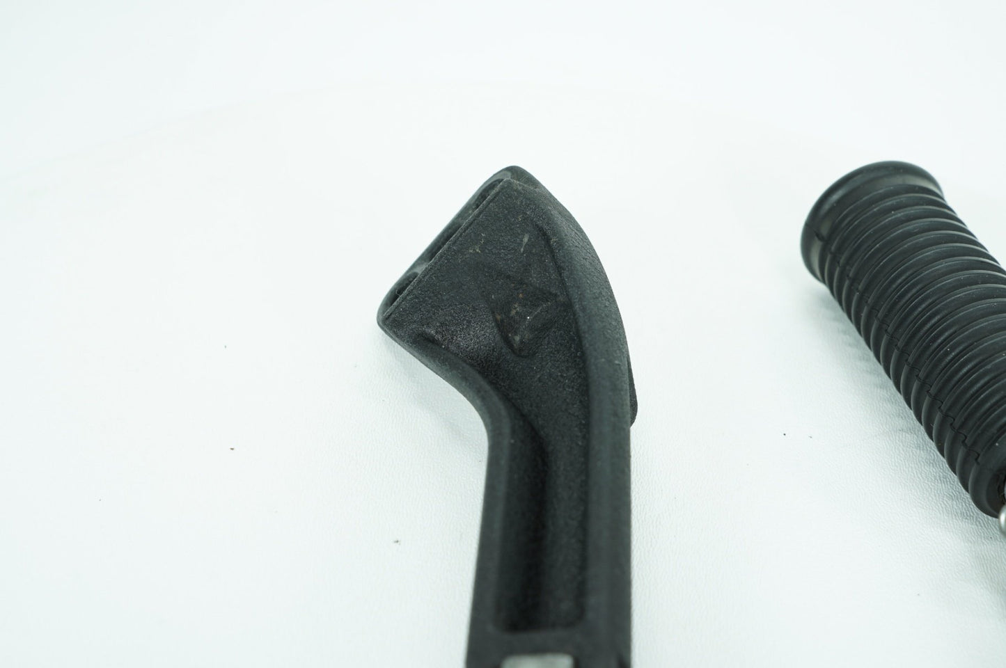 2007 - 2017 Harley-Davidson Dyna Super Glide Custom Passenger Left & Right Foot Pegs 49224-06A