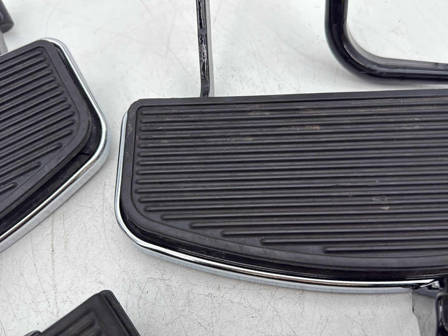2007 Harley Touring FLHTCU Electra Glide Ultra OEM Left Right Driver & Pass Floorboard Foot Rest
