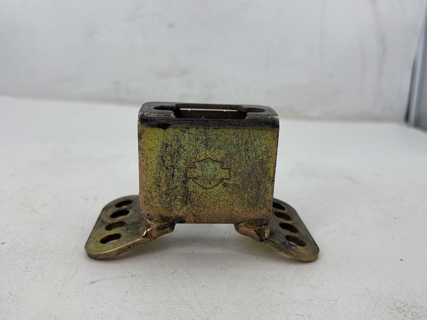 2014 Harley Electra Glide Touring CVO Screamin Eagle OEM Driver Rider Backrest Bracket Mount 52589-09A