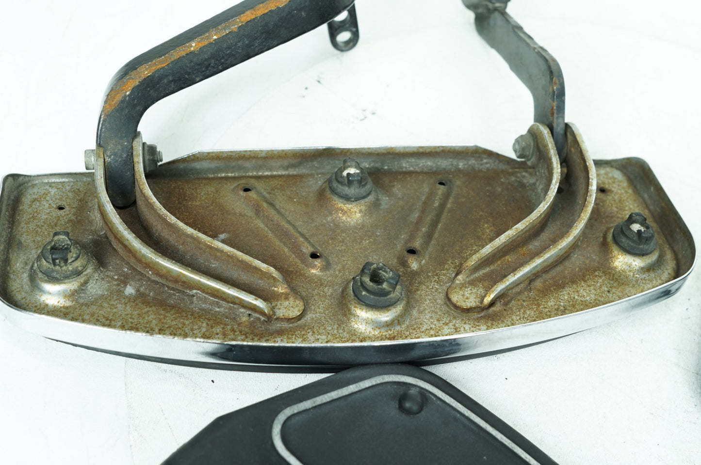 1999 - 2006 Harley-Davidson Touring Electra Glide Left Right Driver & Pass Floorboard Foot Rest 50606-86A