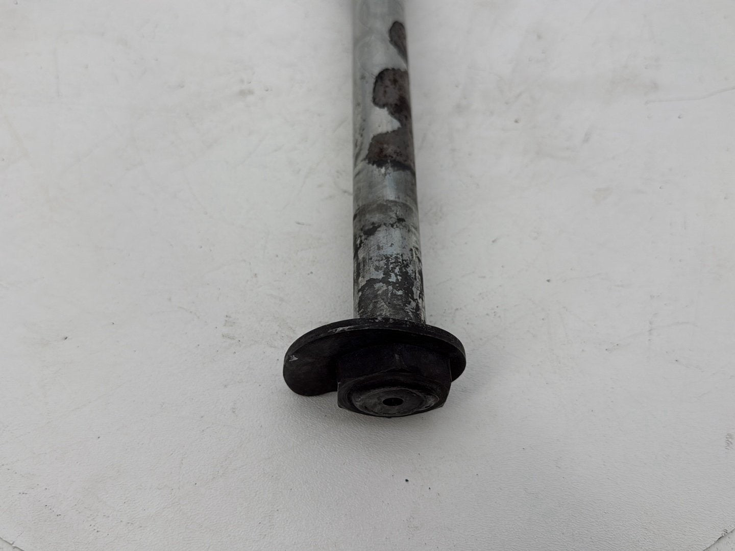 1999 - 2006 Harley-Davidson Touring Electra Glide Rear Wheel Axle Bolt Shaft 	41056-02