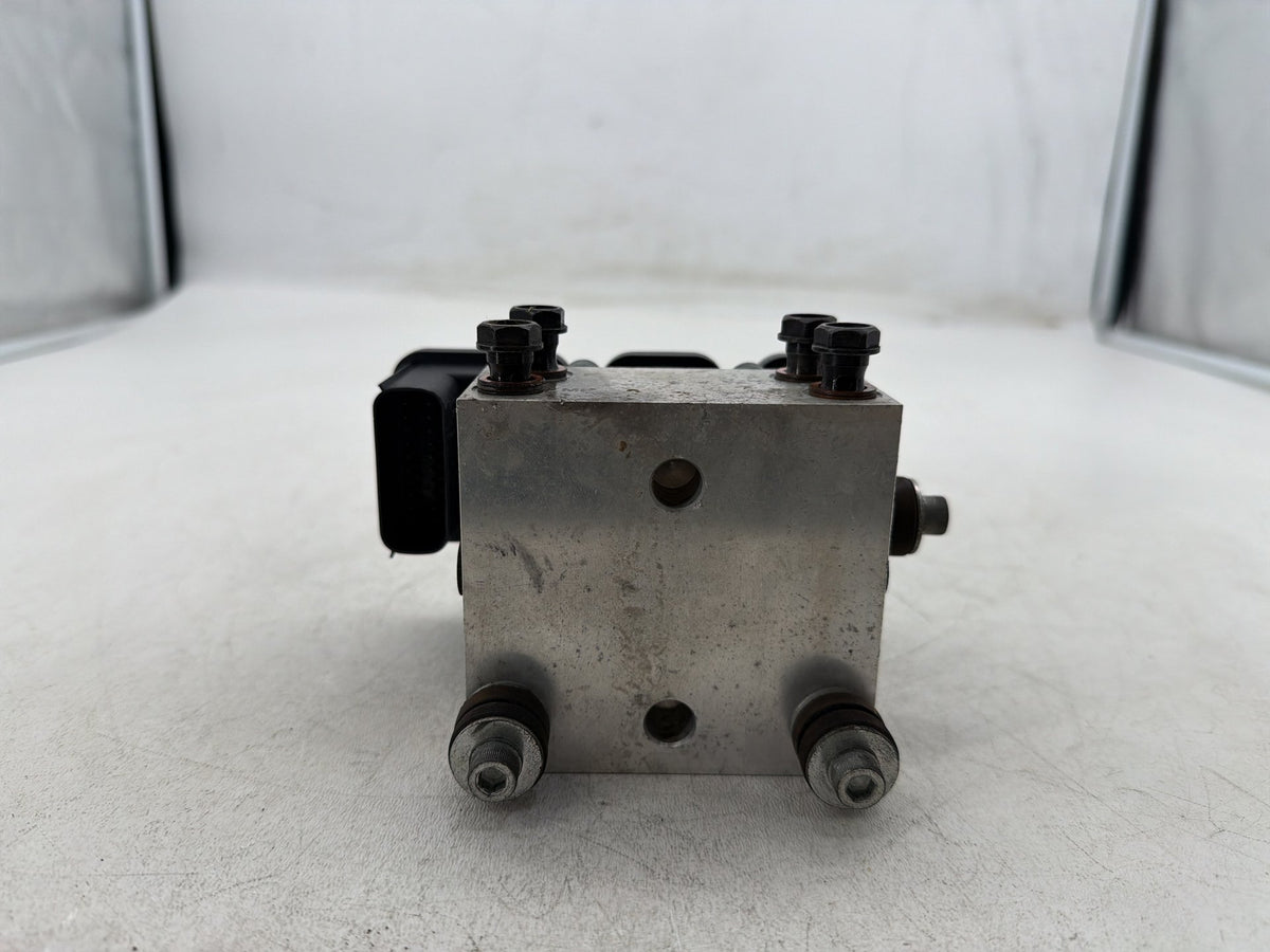 2011 Harley Street Glide Touring FLHX-103 OEM ABS Brake Pump & Control Module
