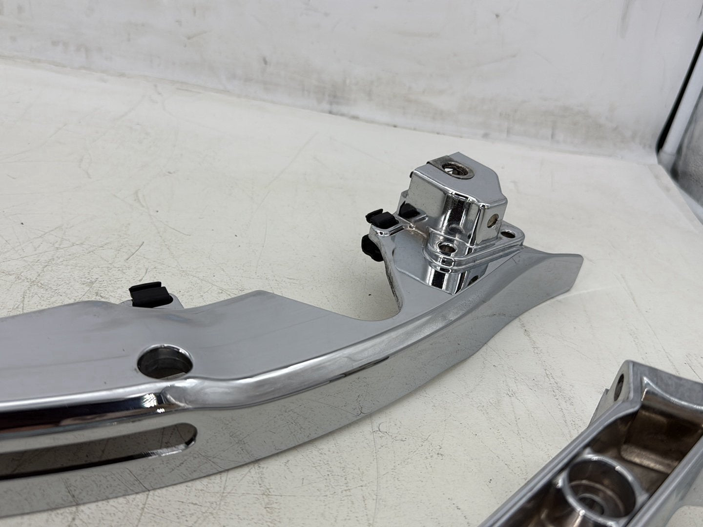 2015 Harley Road Glide Touring FLTRXS OEM Left Right Saddlebag Fender Struts Brackets