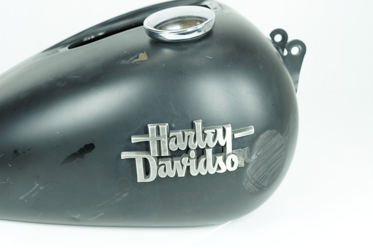 2007 - 2017 Harley-Davidson Dyna Street Bob Fuel Gas Tank Gasoline Reservoir  	61593-10