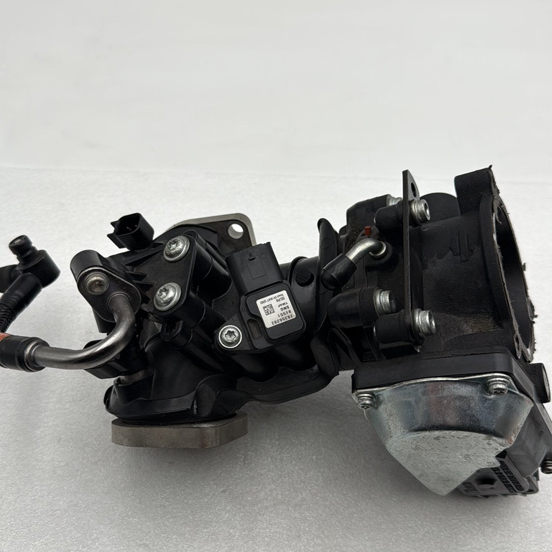 2018 - 2025 Harley-Davidson Softail Fat Bob 114 Engine Intake Manifold Throttle Body 27300122