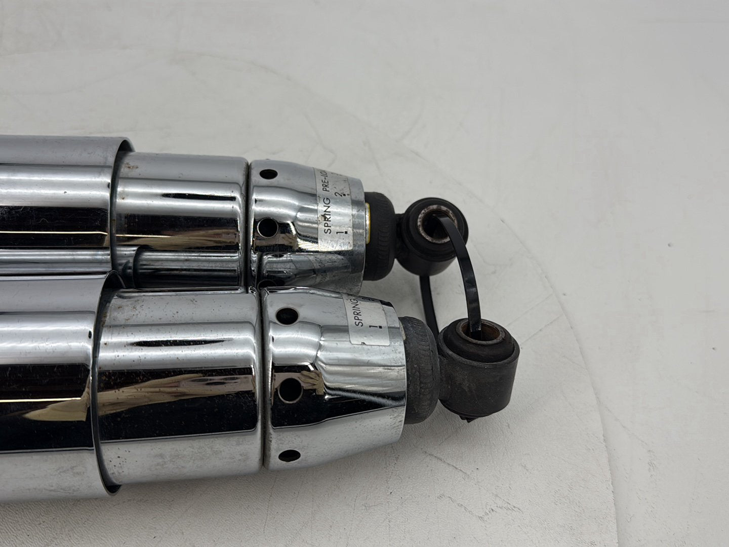 2007 - 2012 Harley-Davidson Dyna Super Glide Rear Left Right Shock Absorbers 54537-08A