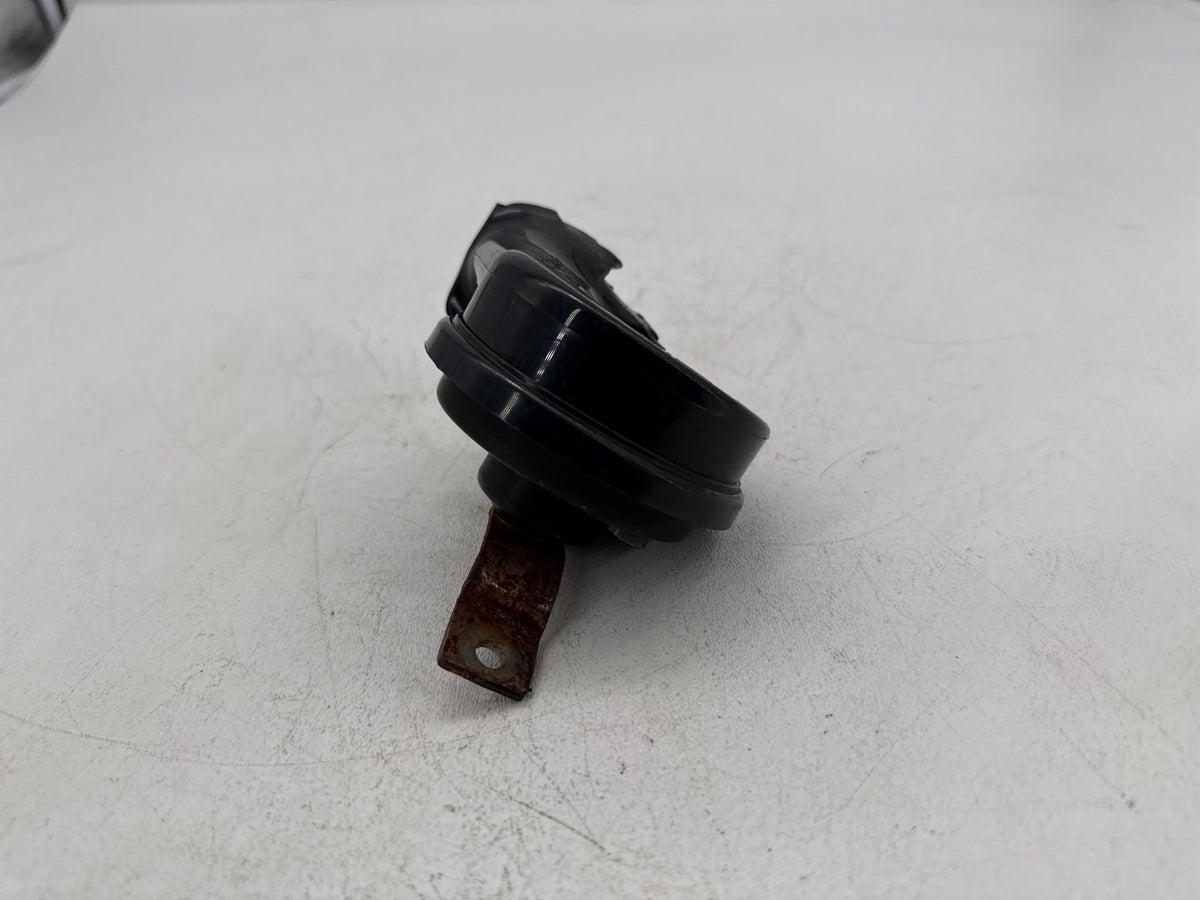 2008 Harley Dyna Fat Bob FXDF OEM Signal Horn Klaxon Beep * CRACKED *