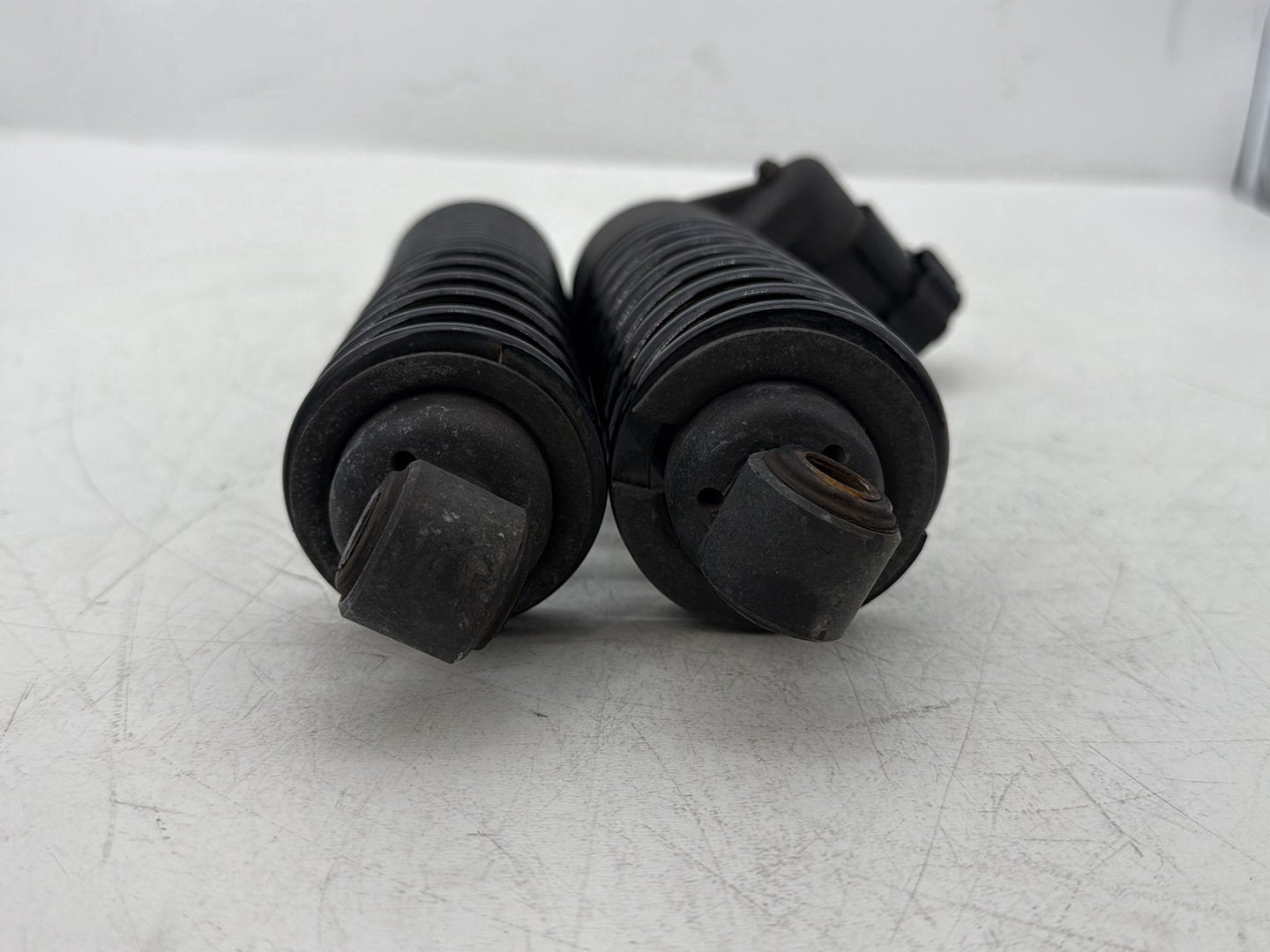 2014 Harley Street Glide Touring FLHXS OEM Rear Left Right Shock Absorbers