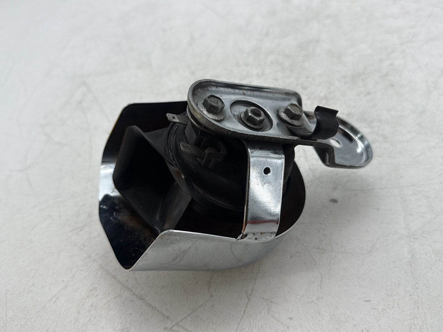 2010 Harley Road King Touring Classic OEM Horn Signal Klaxon Chrome Cover