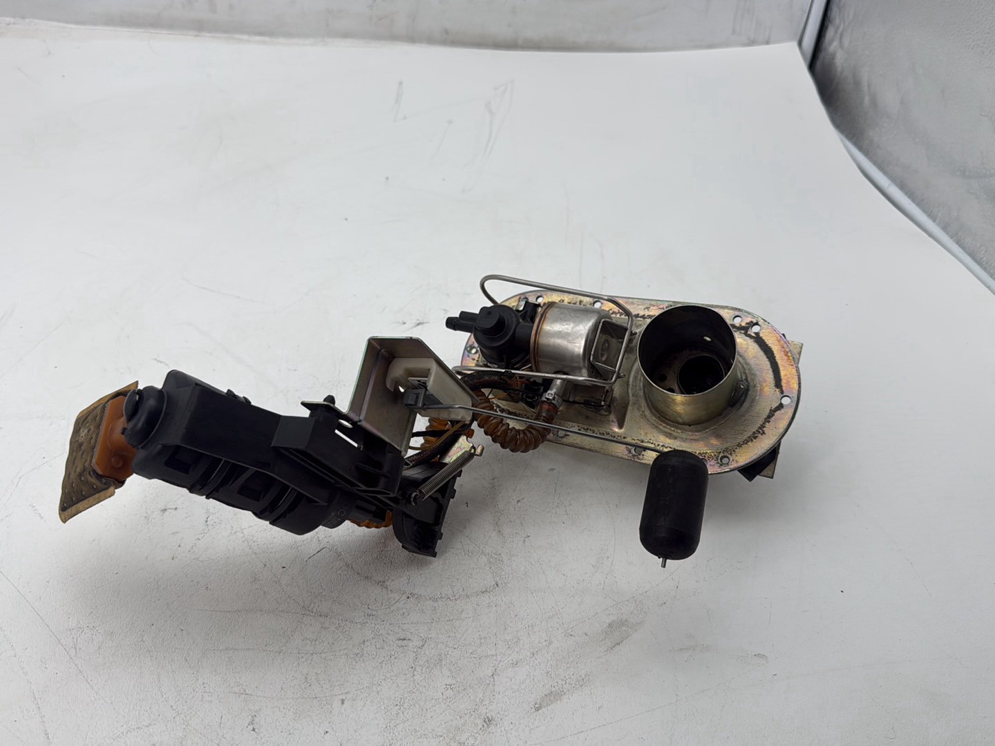 2007 Harley Touring FLHTP Electra Glide Police OEM Fuel Pump Gas Gasoline Petrol Sending