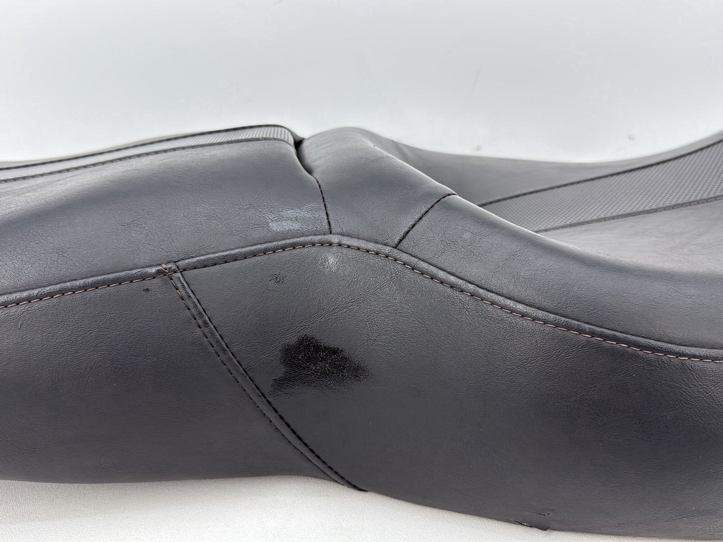 2007 - 2011 Harley-Davidson Touring Street Glide Passenger Rider Driver Seat Saddle 	52320-09