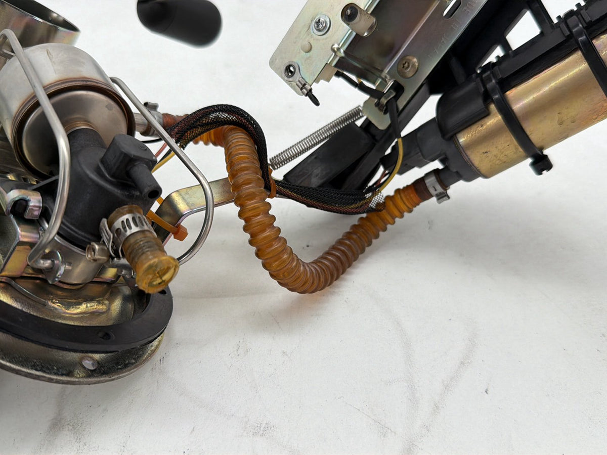 2007 Harley Street Glide Touring FLHX OEM Fuel Pump Gas Gasoline Petrol Sending