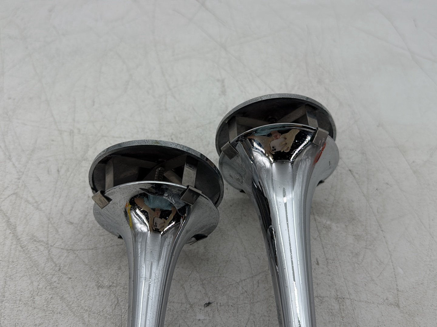 2005 Harley Electra Glide Touring Ultra FLHTCUI OEM Signal Horn Klaxon Beep