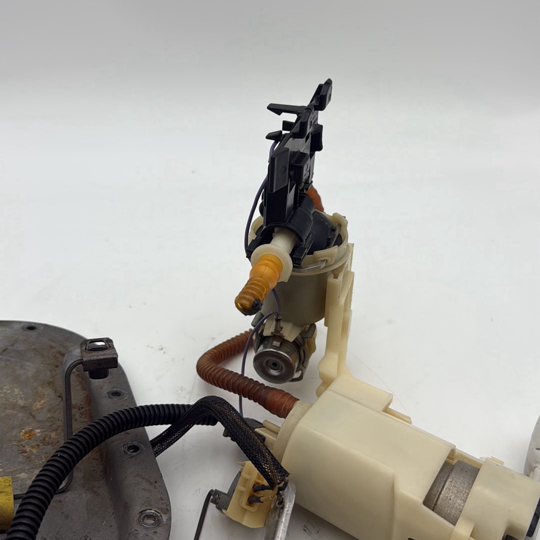 2007 - 2012 Harley-Davidson Dyna Street Bob Gas Gasoline Fuel Petrol Pump Sending  	61016-04B