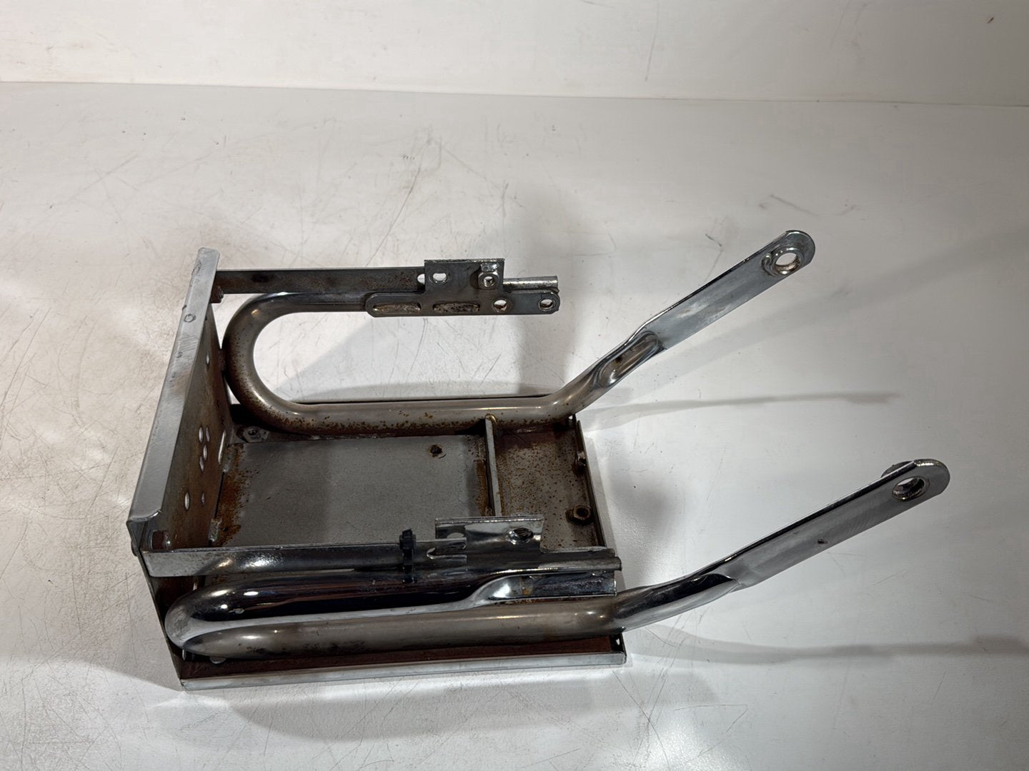 1984 - 1998 Harley-Davidson Touring Electra Glide Classic Rear Back Luggage Rack Storage Baggage Bar  	53411-92A