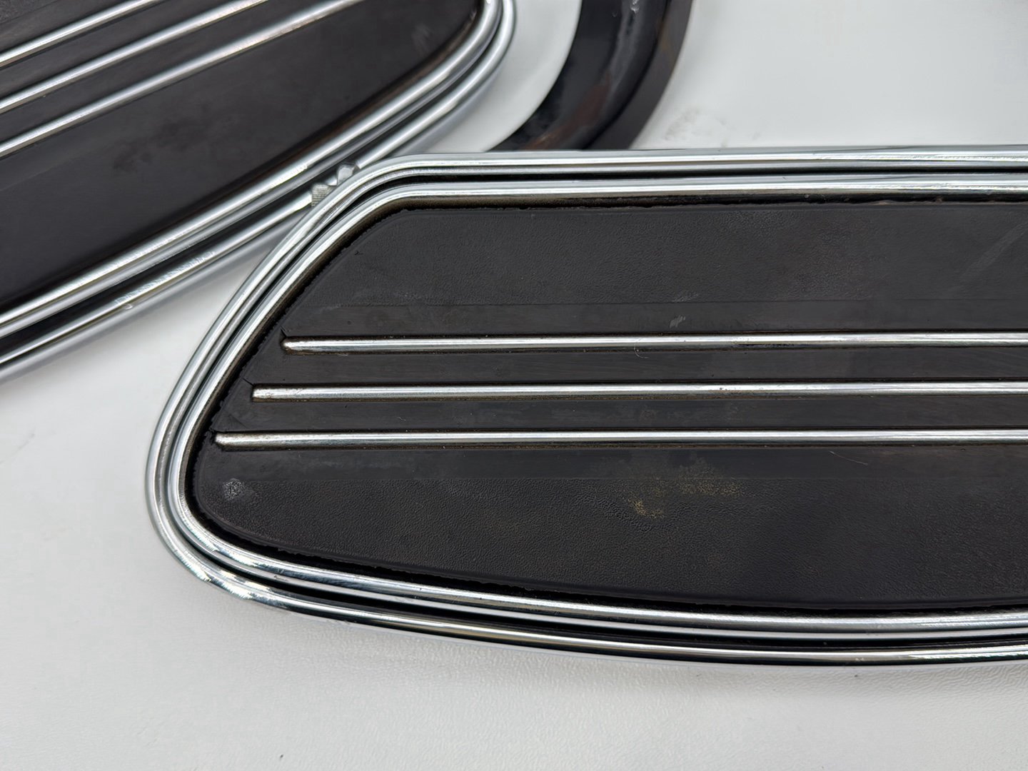 2007 - 2011 Harley-Davidson Touring Street Glide Left Right Driver Floorboard Foot Rest 50684-04