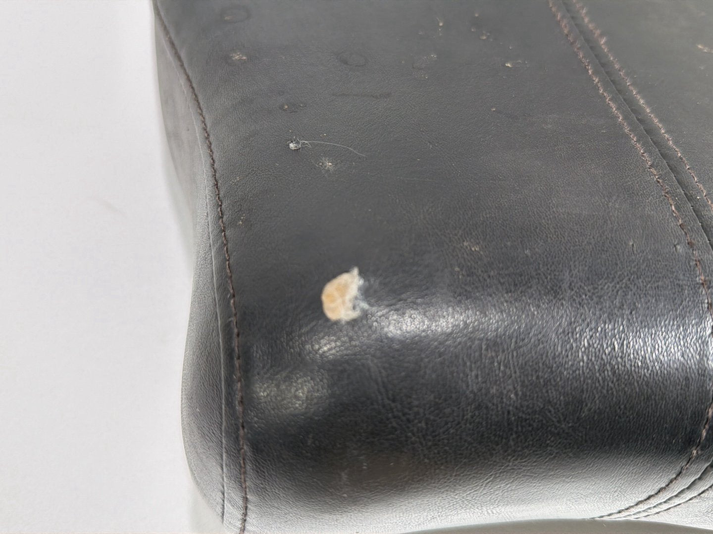 2011 Harley Heritage Softail Classic FLSTC OEM Rear Passenger Pillion Seat