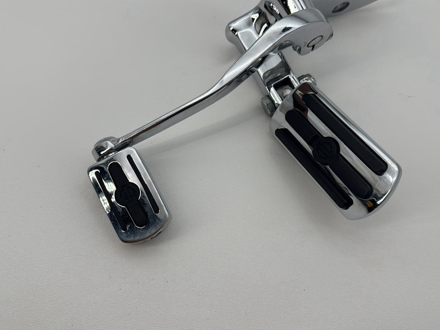 1999 - 2006 Harley-Davidson Dyna Wide Glide Left Driver Foot Controls Peg Rest  	33693-93