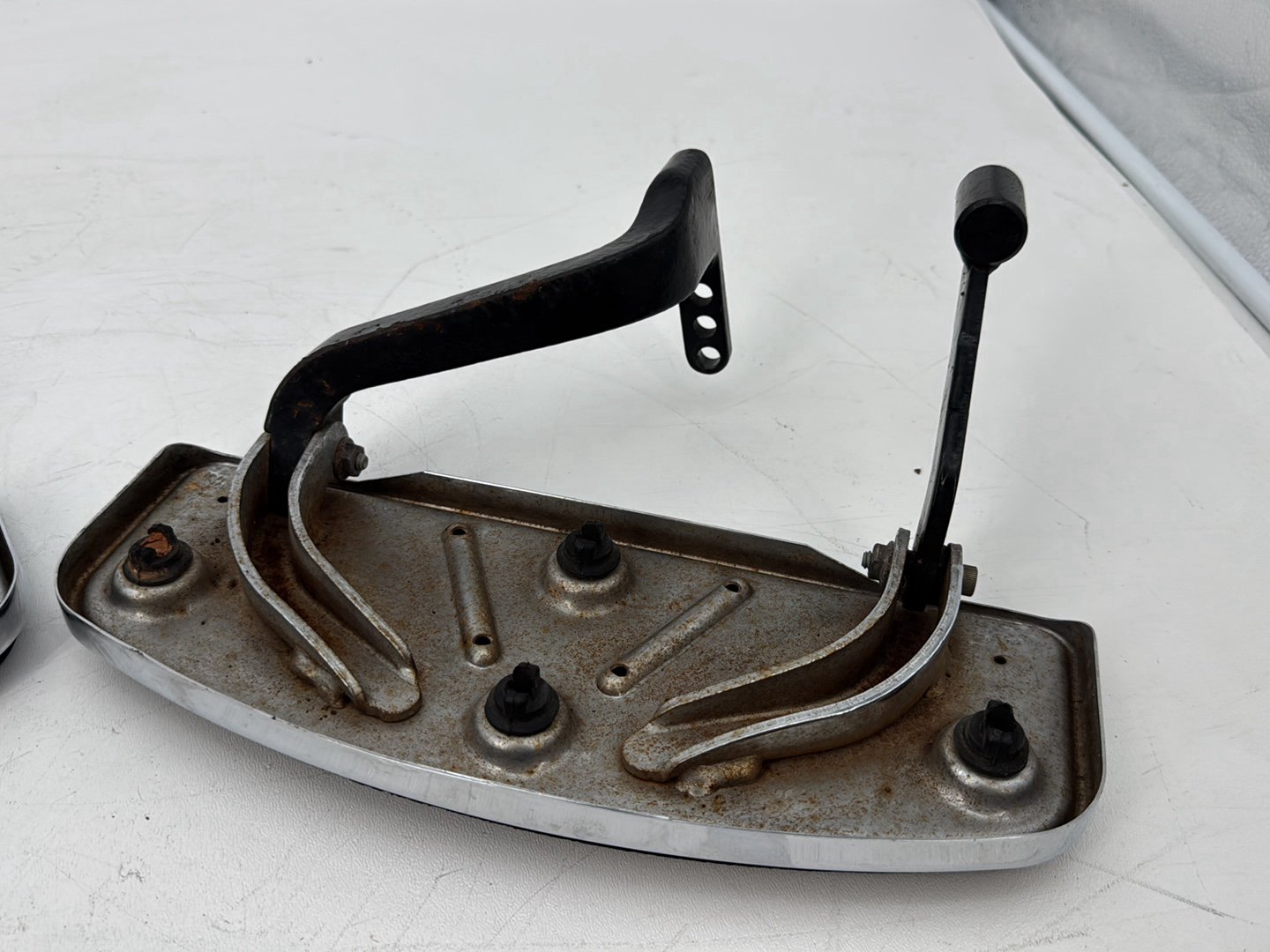 1999 - 2006 Harley-Davidson Touring Electra Glide Classic Left Right Driver Floorboard Foot Rest 50621-79A