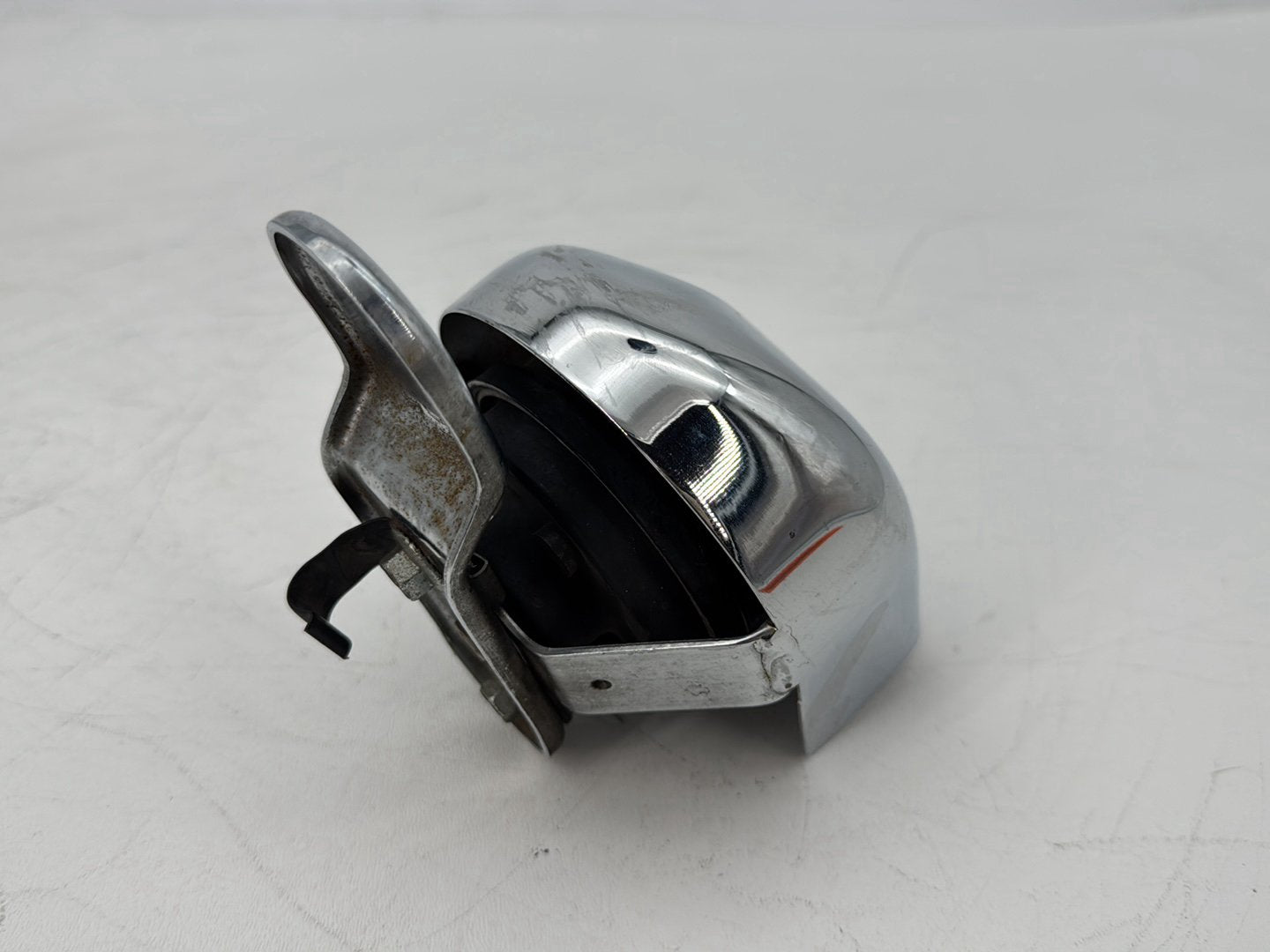 1999 - 2006 Harley-Davidson Touring Electra Glide Classic Horn Signal Klaxon Chrome Cover 69012-93A