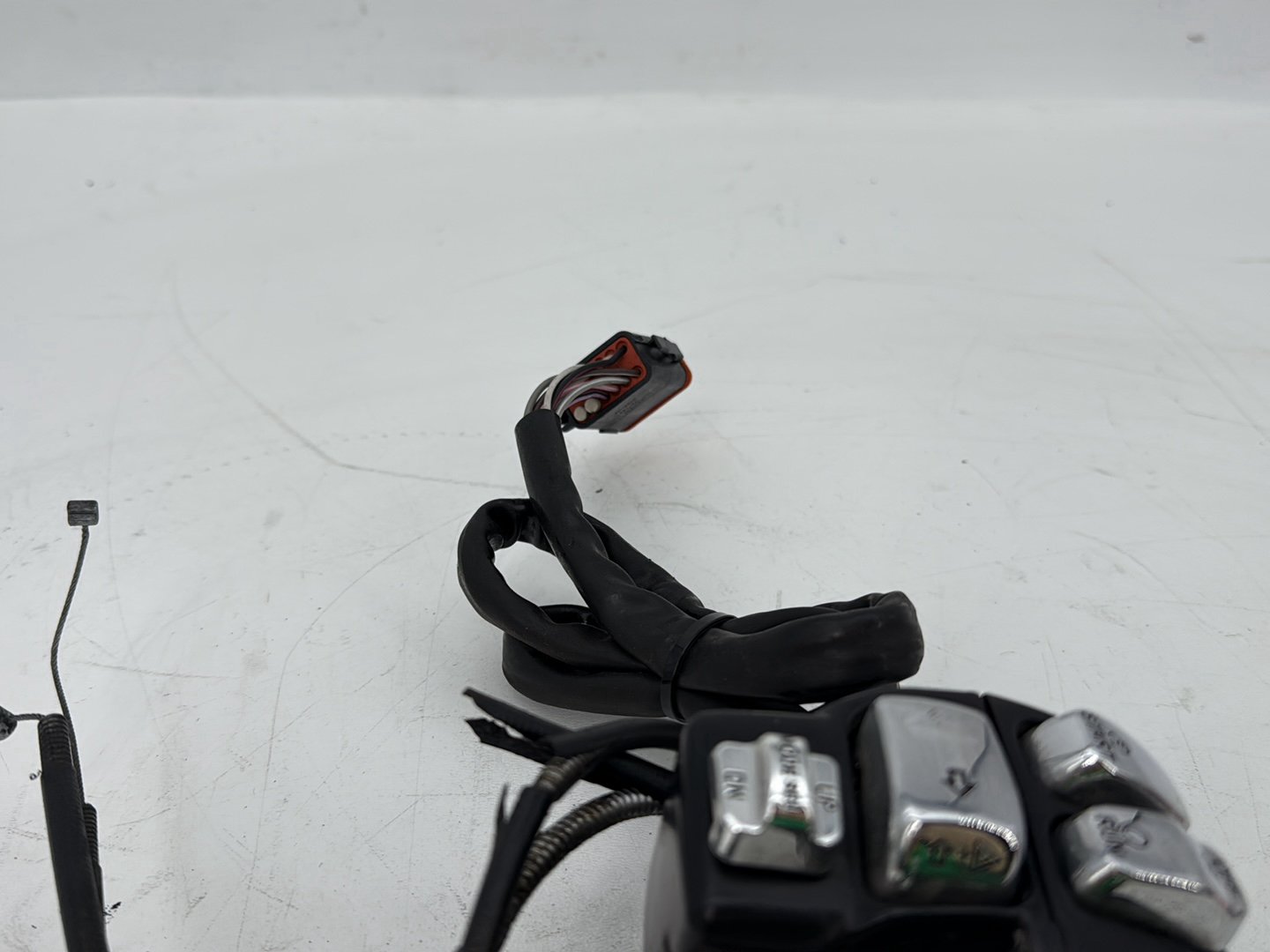 2007 - 2012 Harley-Davidson Touring Electra Glide Ultra Right Engine Start Kill Switches Controls 	71684-06