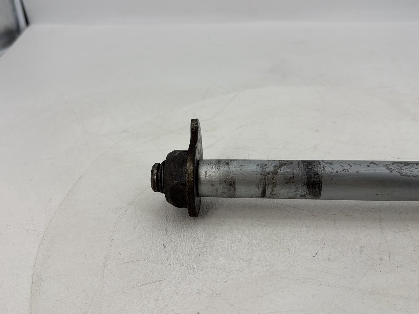 2007 - 2011 Harley-Davidson Touring Electra Glide Ultra Rear Wheel Axle Bolt Shaft 41056-09