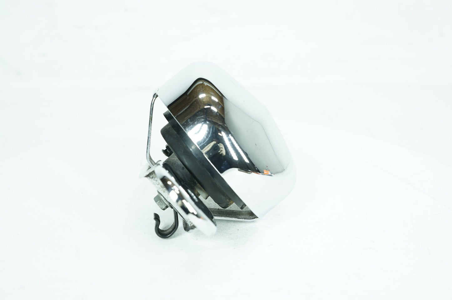 1999 - 2006 Harley-Davidson Dyna Low Rider Horn Signal Klaxon Chrome Cover 69012-93A