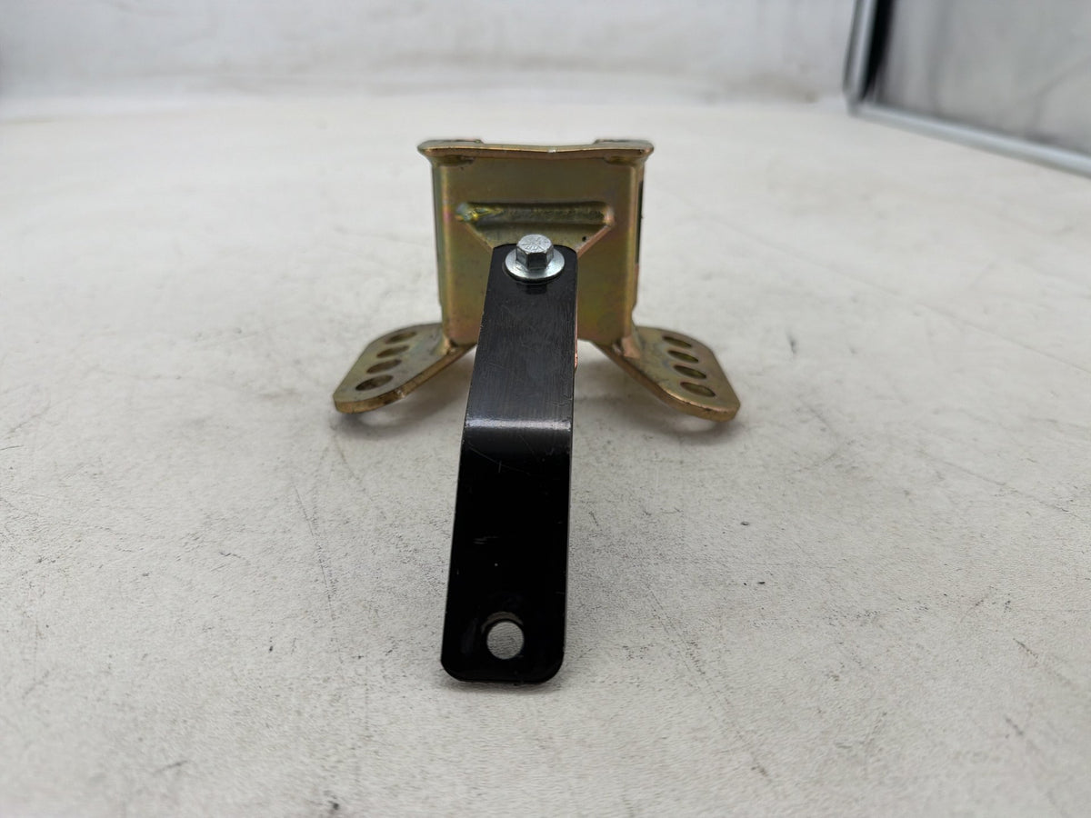 2004 Harley Road King Touring Classic Front Driver Rider Backrest Bracket Mount