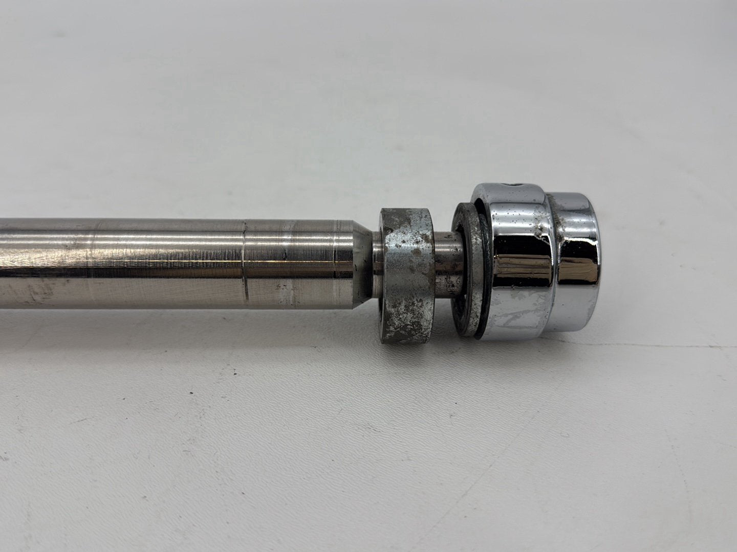1999 - 2006 Harley-Davidson Dyna Low Rider Front Wheel Axle Bolt Shaft 43758-04