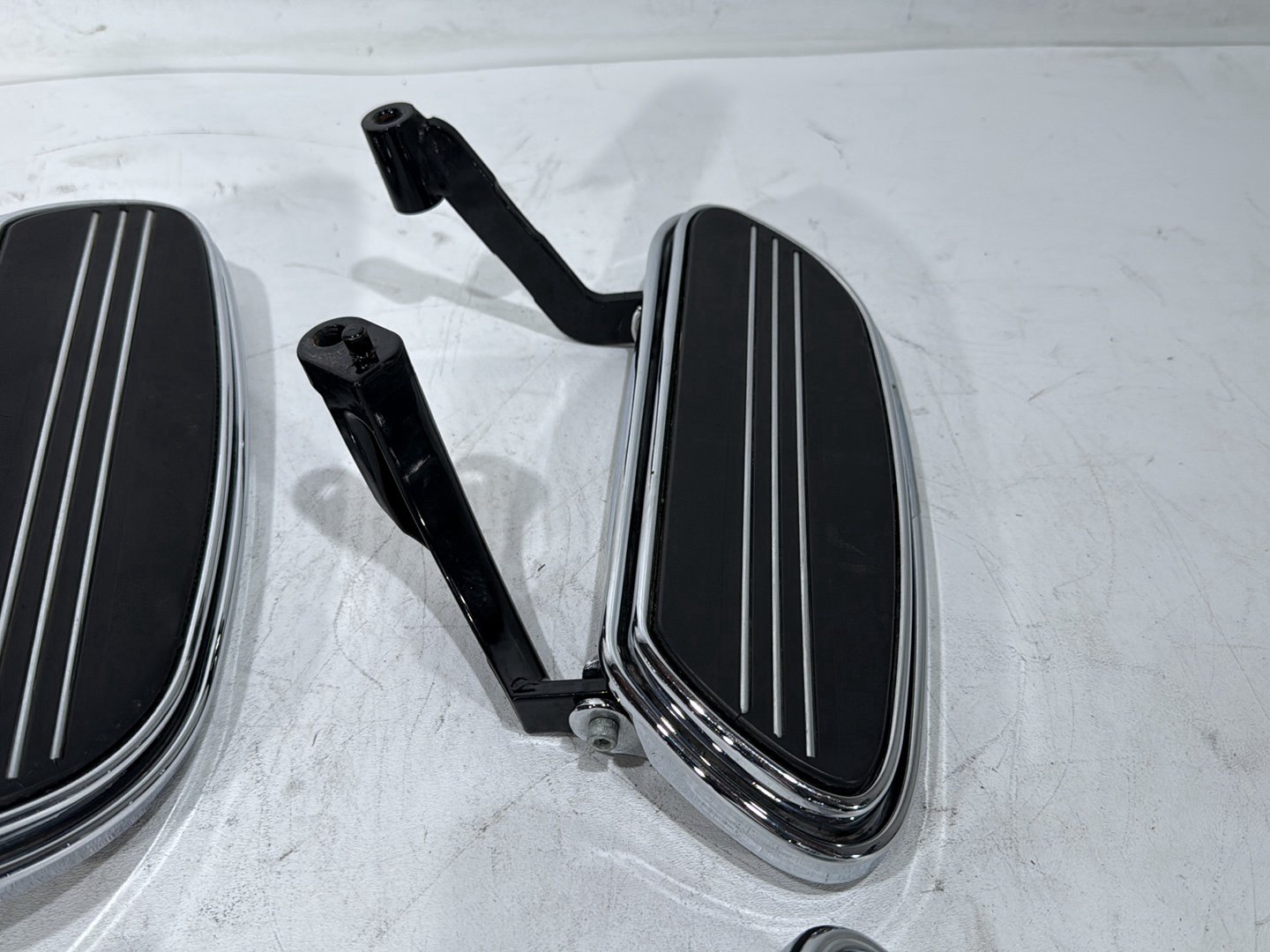 2010 Harley Street Glide Touring FLHX OEM Left Right Driver & Pass Floorboard Foot Rest