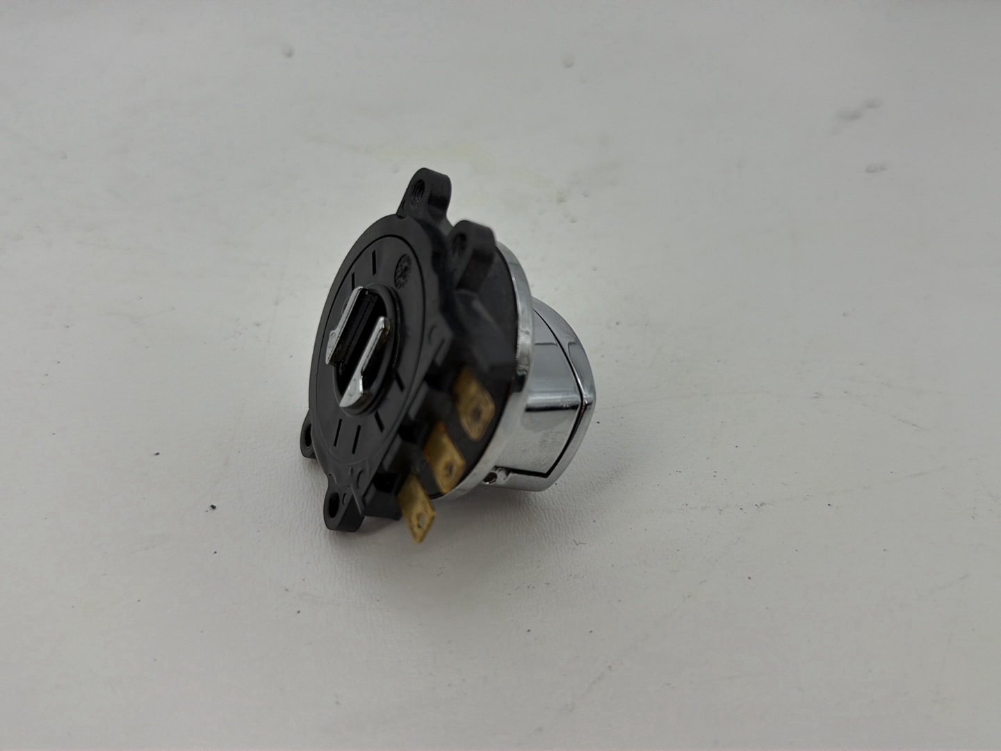 1999 - 2006 Harley-Davidson Touring Road King Ignition Switch Cylinder Barrel Lockset NOKey  	71313-96A