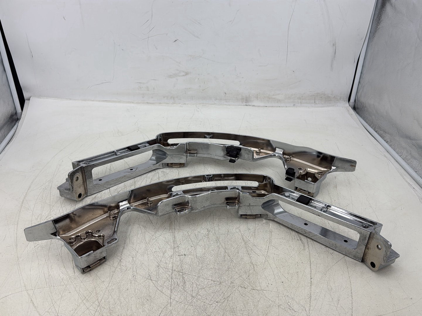 2015 Harley Road Glide Touring FLTRXS OEM Left Right Saddlebag Fender Struts Brackets