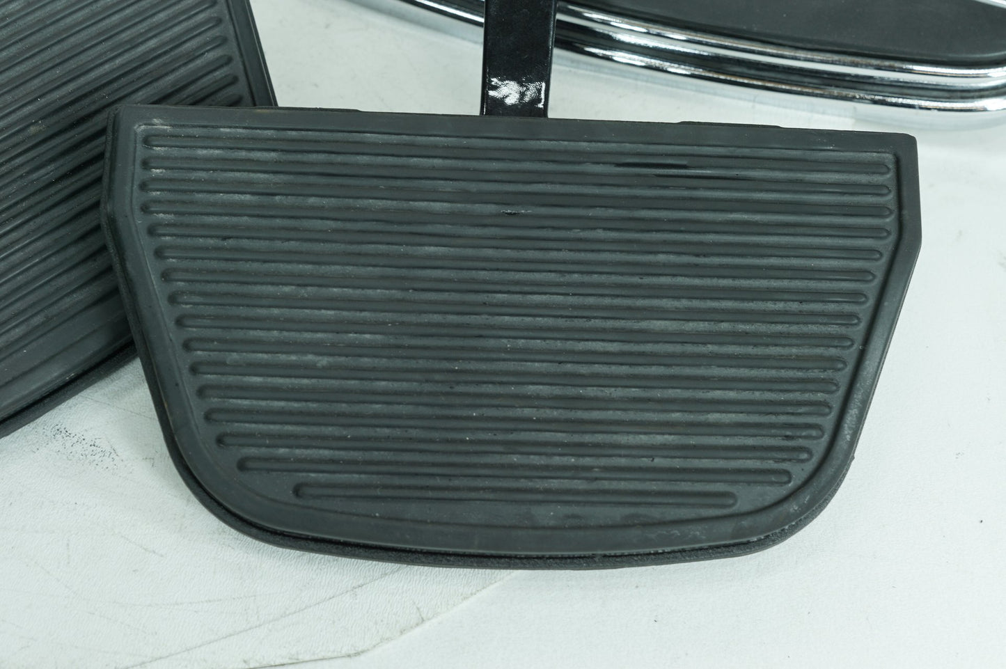 2007 - 2011 Harley-Davidson Touring Street Glide Left Right Driver & Pass Floorboard Foot Rest 50683-04