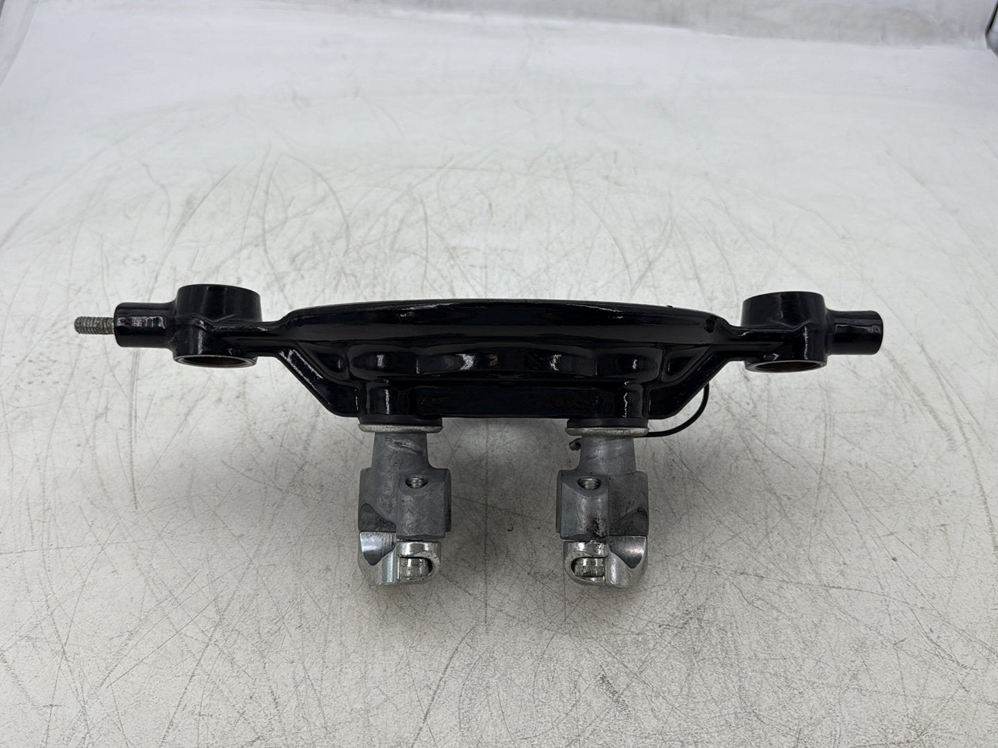 2004 Harley Road King Touring Custom FLHRSI OEM Front Fork Upper Triple Tree Bracket
